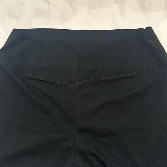 CRISS CROSS GYM SHORTS - Picture 2 of 2